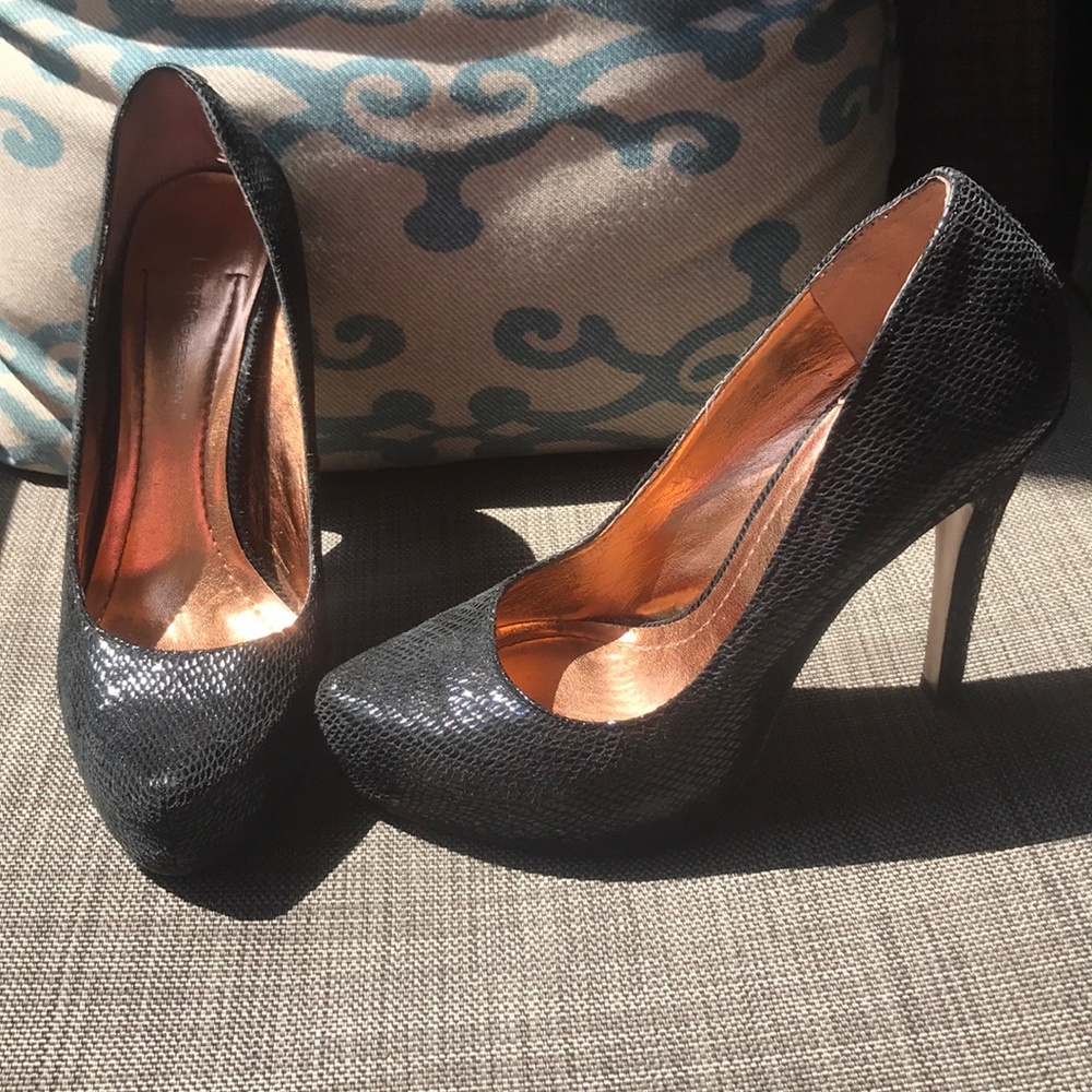 BLack Pumps • BCBGeneration